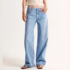 Abercrombie & Fitch Light Blue Low Rise Ultra Loose Jeans. US 33 Short/16 Short